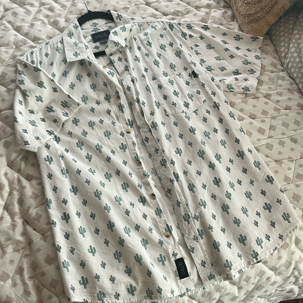 Short Sleeve Cactus Button Down Valor Shirt XL made an in India euc